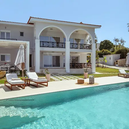 Bala - Seaside Luxury Villa! וילה